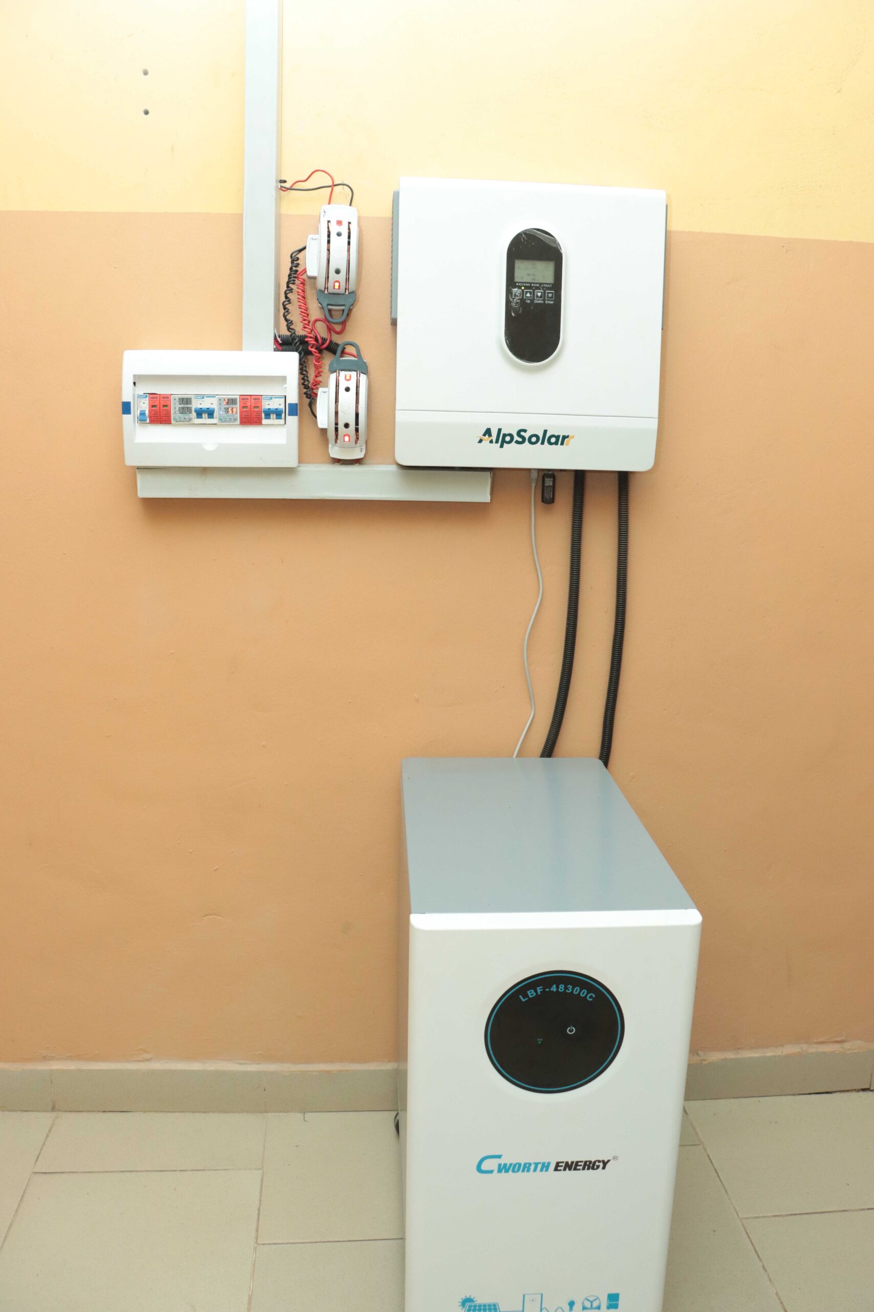 OAU Dentistry Graduates 2011 Set Donates 11KVA Solar Inverter to Dental Centre